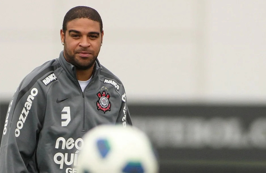 Adriano Imperador durante treino no Corinthians