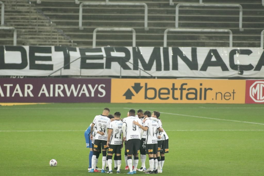 Elenco do Corinthians contra o River Plate