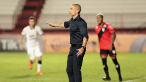 Sylvinho no Corinthians contra o Atlético-GO