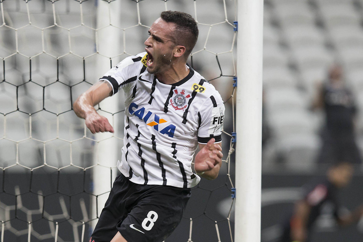 Corinthians anuncia retorno de Renato Augusto; veja detalhes do contrato