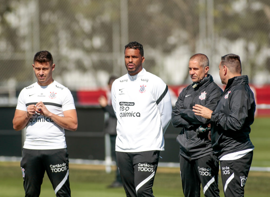 sylvinho comissão técnica corinthians