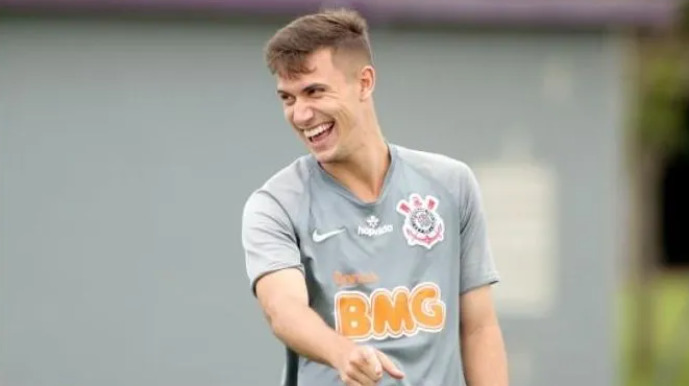 Após cirurgia, Lucas Piton pode voltar aos treinos no Corinthians