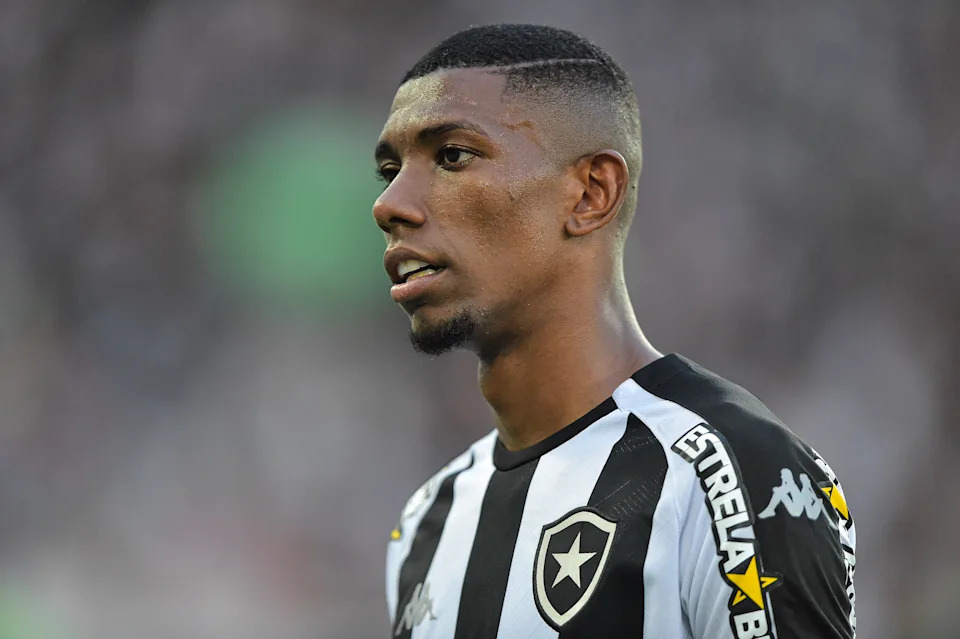 Kanu está perto de vir ao Corinthians