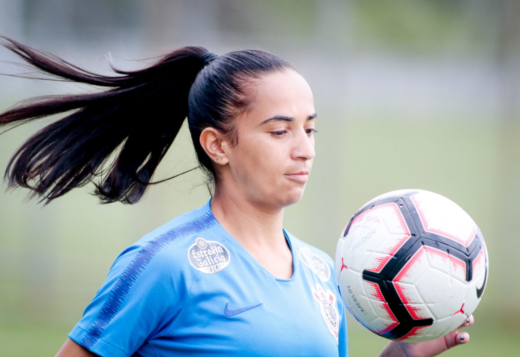 Juliette renova vínculo com o Corinthians