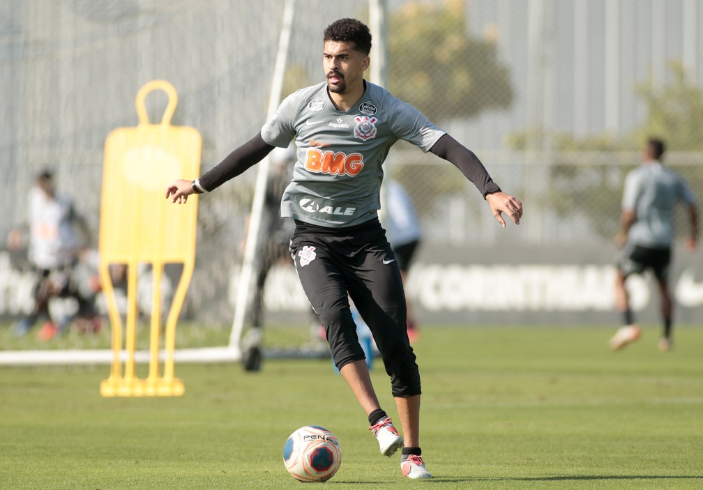 Léo Santos pode deixar o Corinthians