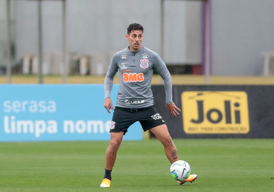 Avelar não joga mais pelo Corinthians