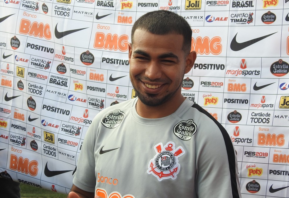 sornoza-sai-em-definitivo-do-corinthians