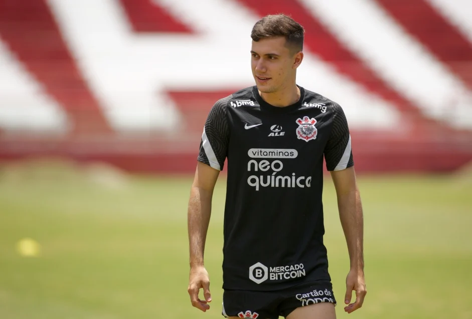 Lucas Piton pode ser vendido pelo Corinthians