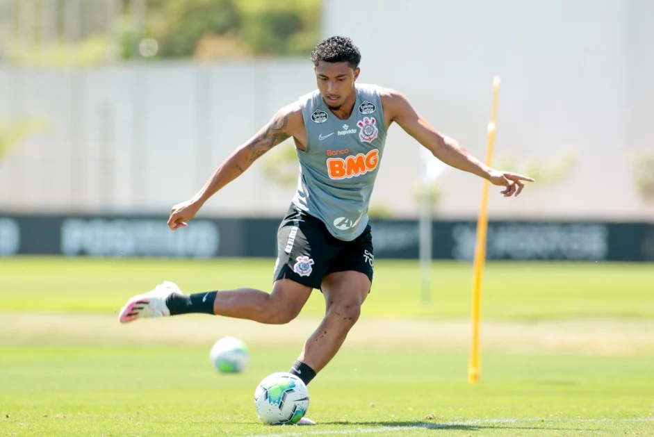 Éderson pode ser negociado pelo Corinthians