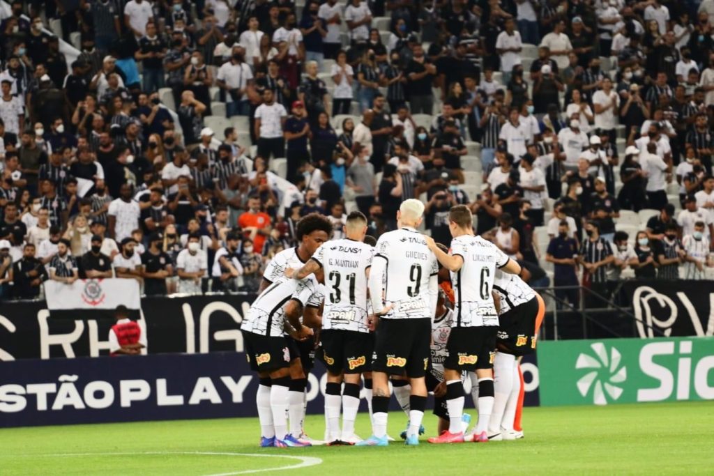 corinthians-empata-em-estreia