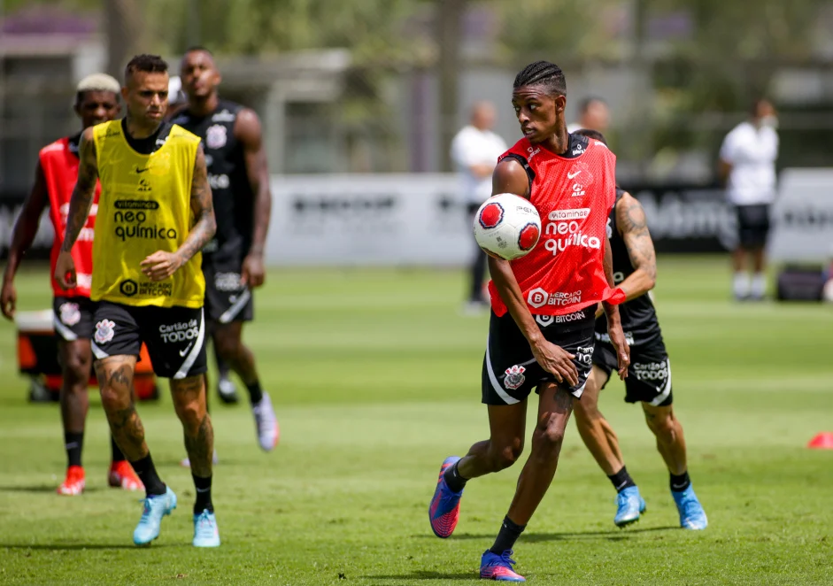 bambu-fala-sobre-atuar-no-corinthians