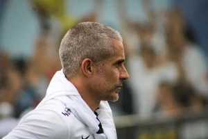 sylvinho-ve-analise-de-jogo-do-corinthians-como-errada