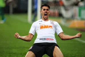 danilo-avelar-do-corinthians-aguarda-definicao-de-futuro