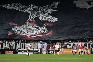 Gaviões da Fiel organiza protesto contra diretor de futebol do Corinthians, Roberto de Andrade. (Foto: Marcos Ribolli)