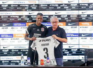 robson-bambu-e-apresentado-pelo-corinthians