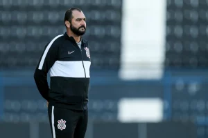 idolo-do-corinthians-vira-tecnico-do-sub-