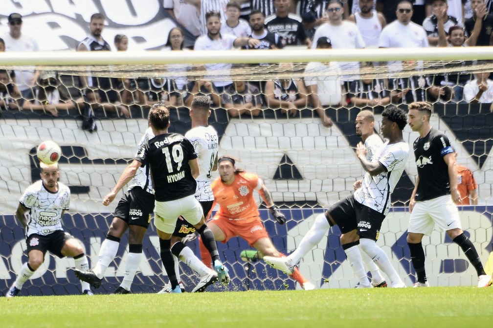 Goleiro do Corinthians, Cássio se mostra indignado com casos de violência no futebol brasileiro. (Foto: Marcos Ribolli/ge)