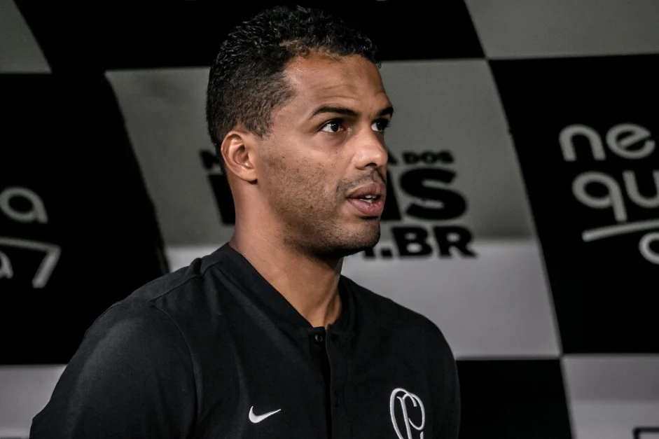Fernando Lázaro desconversa sobre efetivação no Corinthians. (Foto: Twitter do Corinthians)