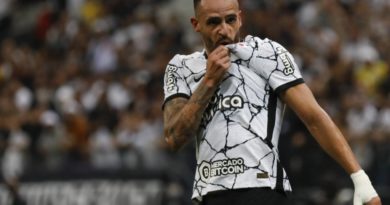 Ídolos do Corinthians zoam Palmeiras após derrota para o Chelsea
