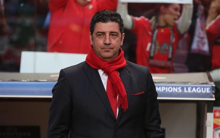 Rui Vitória é rival de Jorge Jesus e poderia ser novo técnico do Corinthians. (Foto: Twitter do Benfica)