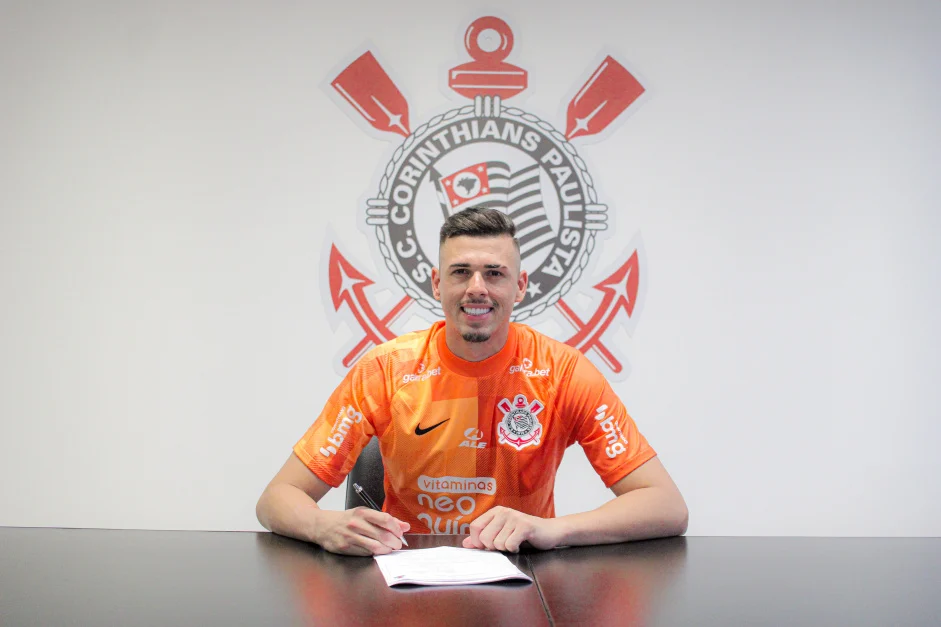 corinthians-anuncia-contratacao-do-goleiro-ivan
