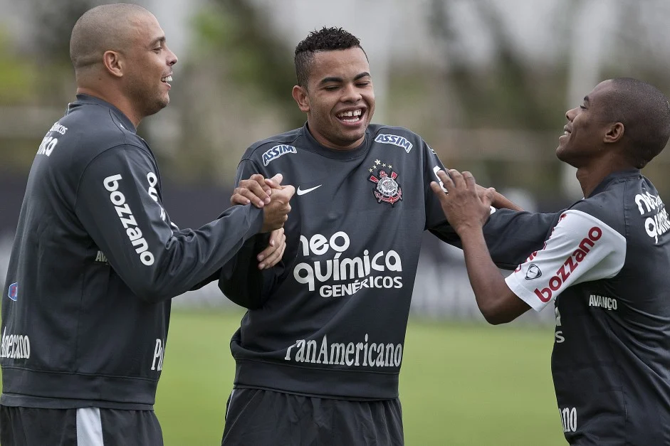 dentinho-revela-estar-chateado-com-o-corinthians