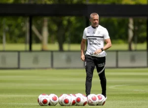 sylvinho-esta-ha-mais-temo-frente-o-corinthians-que-outros-tecnicos-de-sucesso