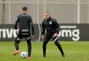 corinthians-ja-tem-tecnico-interino-para-assumir-lugar-de-sylvinho-no-paulista