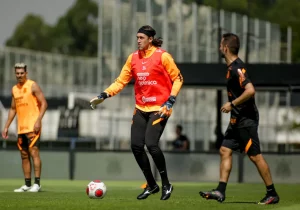 Cássio terá que jogar com os pés com Vítor Pereira no Corinthians. (Foto: Twitter do Corinthians)