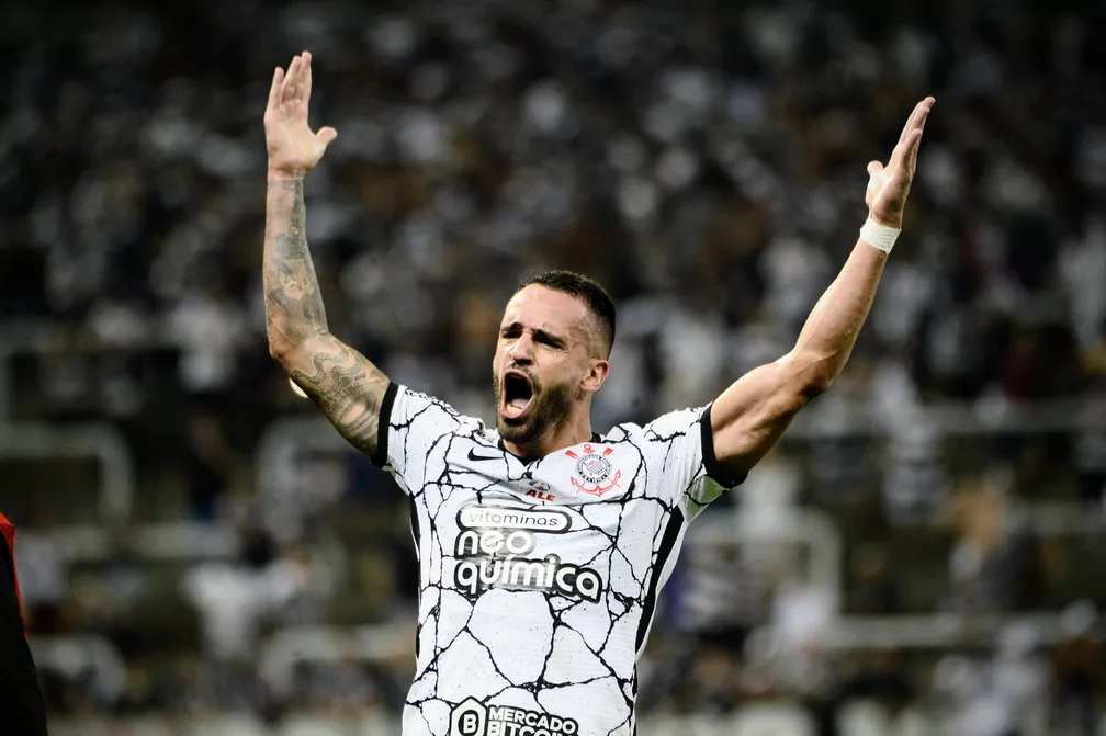 Melhor em campo, Renato Augusto elogia atuação do Corinthians