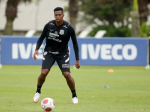 Jô não se apresenta no Corinthians e recebe punição. (Foto: Twitter do Corinthians)