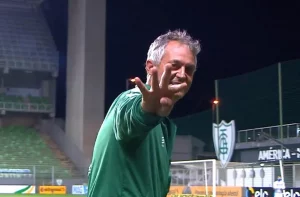 Lisca dá dica para Vítor Pereira ter vida longa no Corinthians. (Foto: Twitter do América Mineiro)