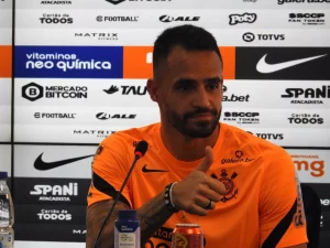 (Foto: Marcelo Braga/ge) - Renato fez elogios ao companheiro no Corinthians.