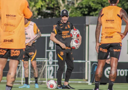 Vítor Pereira trabalha forte no Corinthians. (Foto: Twitter do Corinthians)