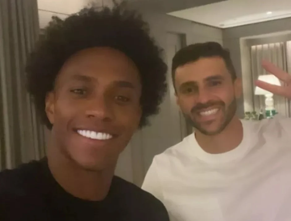 Willian publica foto com Jr. Moraes e aumenta rumor sobre contratação. (Foto: Twitter do Willian)