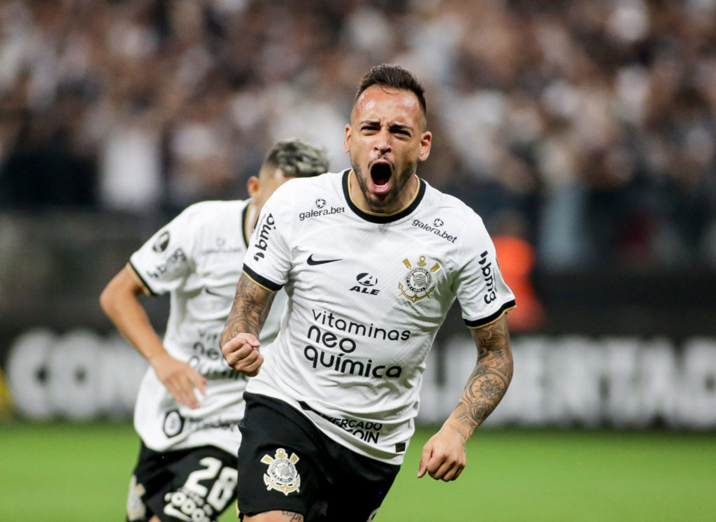 Corinthians vence e convence! Contra um Boca "meia boca" Timão foi superior e a estrela de Maycon brilhou. Atacante marcou dois gols.