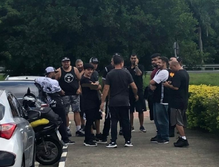 (Foto: Twitter do Tiago Salazar/Gazeta Esportiva) - Organizada do Corinthians reprovou a atuação.