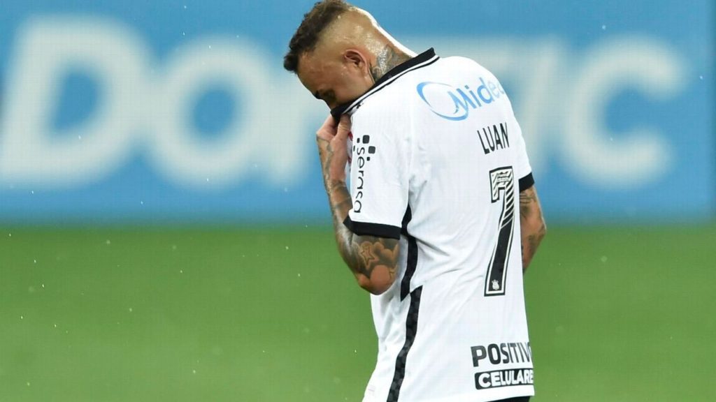 Luan com a camisa do Corinthians