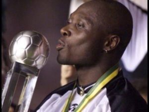 Ídolo do Corinthians, Freddy Rincón sofre acidente de carro. (Foto: Reprodução)