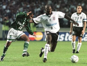 Rincón é um dos ídolos da história do Corinthians. (Foto: Twitter do Corinthians)