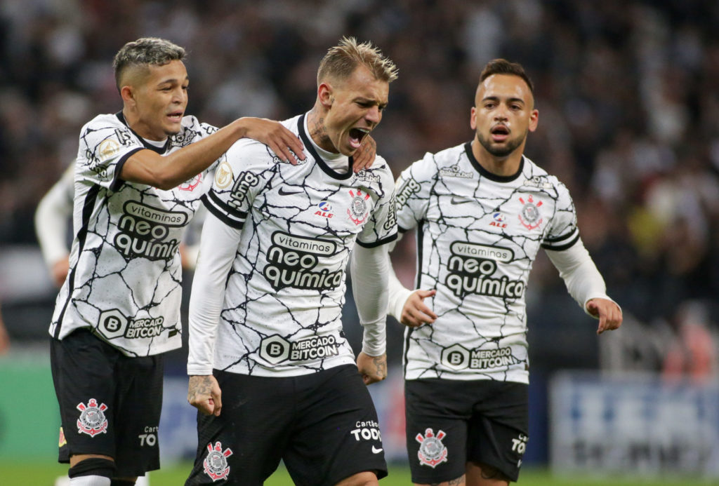 Róger Guedes brilha e marca hat-trick pelo Corinthians no Brasileirão. (Foto: Twitter da Neo Química Arena)