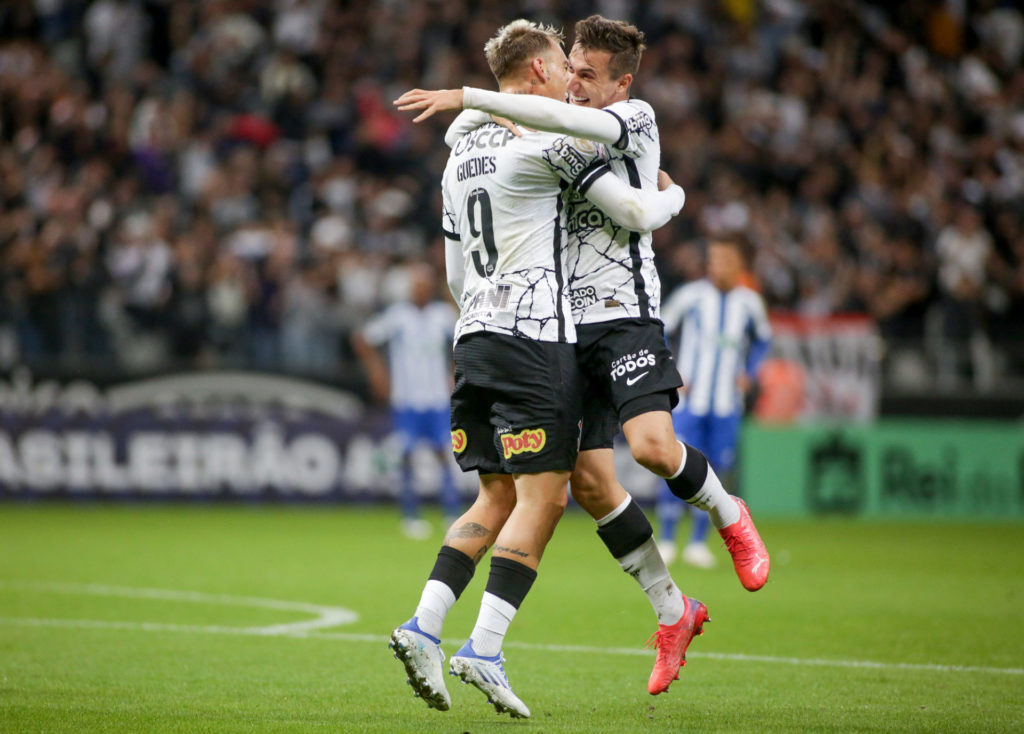 Róger Guedes brilha e marca hat-trick pelo Corinthians no Brasileirão. (Foto: Twitter da Neo Química Arena)