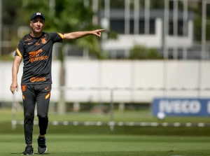 Vítor Pereira tem baixas importantes no Corinthians. (Foto: Twitter do Corinthians)
