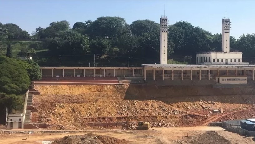 Pacaembu sendo demolido aos poucos