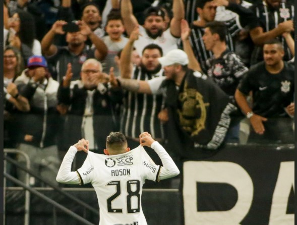 Corinthians é punido por cantos homofóbicos e vai jogar sem torcida