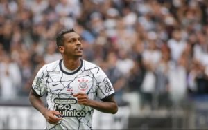 Jô com a camisa do Corinthians 2022