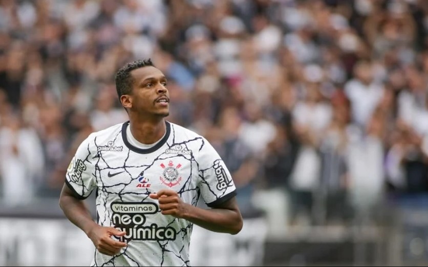 Jô com a camisa do Corinthians 2022