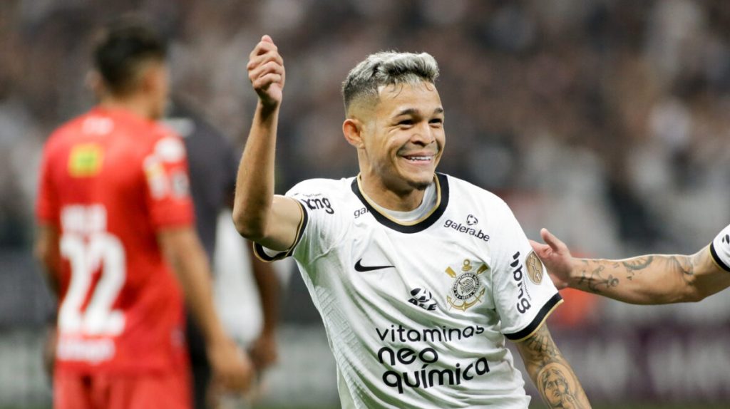 Foto: Rodrigo Coca/Ag. Corinthians - Adson volta ao Brasil para jogar no Vasco.