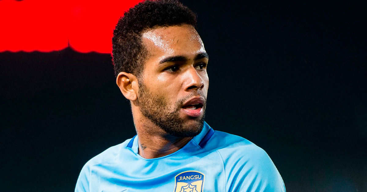 Besiktas rescinde contrato com Alex Teixeira