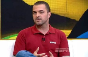 Zé Elias não aprovou o comportamento do lateral - Reprodução/ESPN.